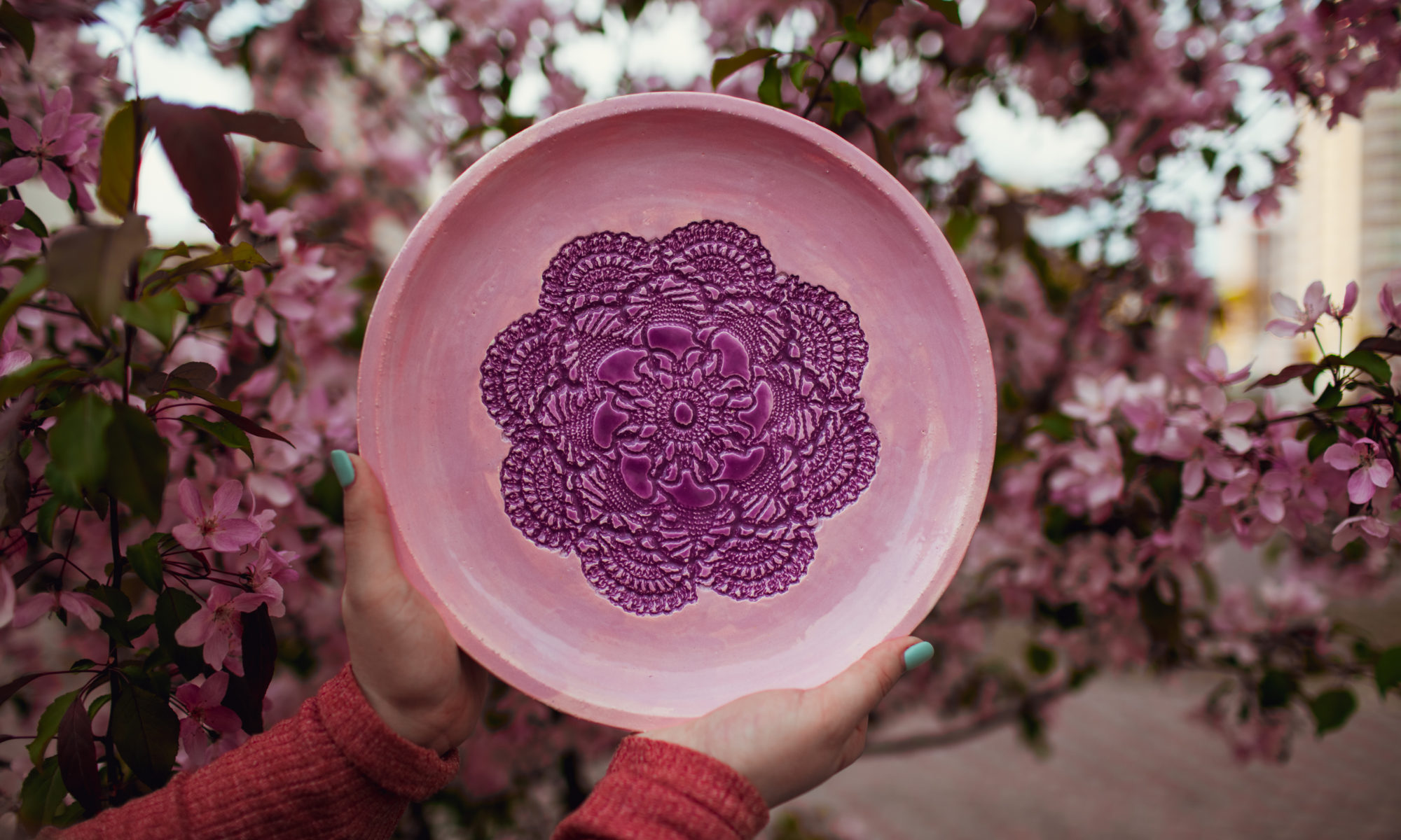тарелка розовая большая