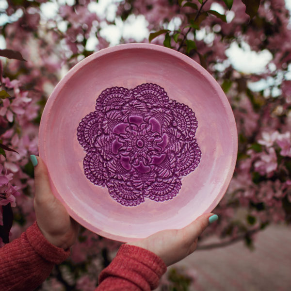 тарелка розовая большая